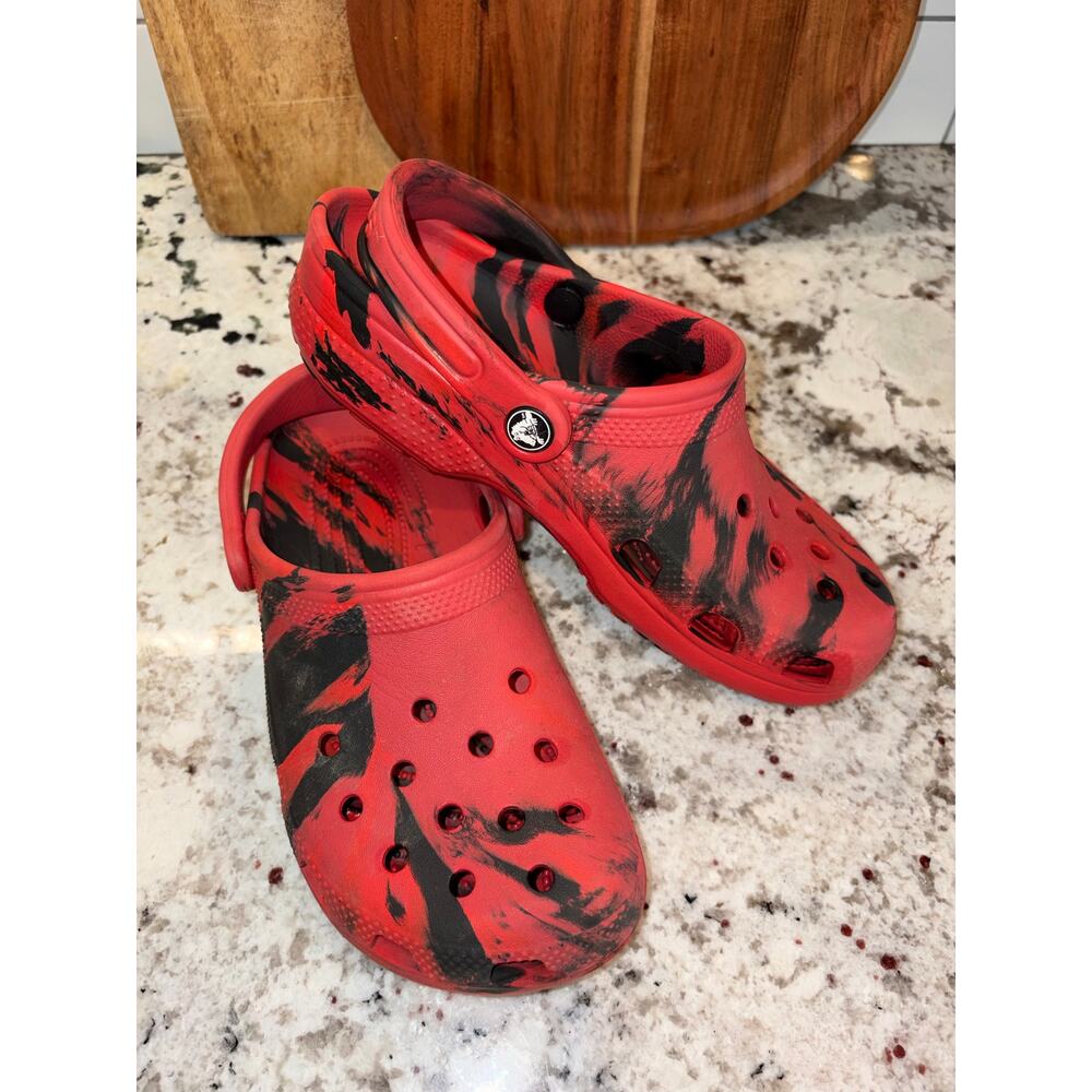 Preowned Red Black Marbled Crocs Clogs Unisex Kids Size 5